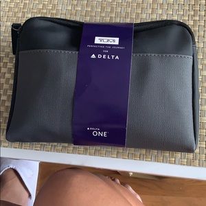 tumi delta toiletry bag
